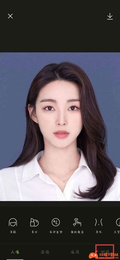 1,打开手机中的醒图app,在首页点击【导入图片】导入自己的正脸照片