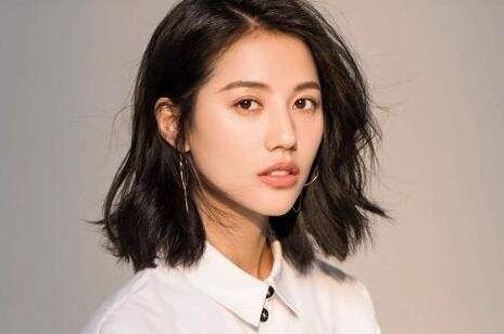 《完蛋我被美女包围了》钟甄扮演者是谁